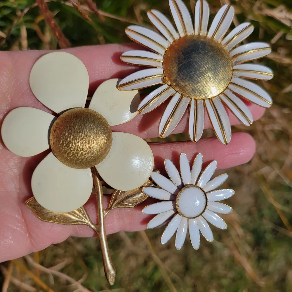 Trio of Vintage Flower Brooches ~ MCM ~ Sarah Coventry ~ Avon ~ Pretty! Mod!